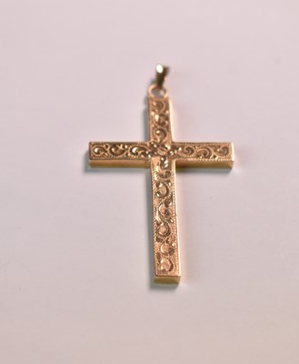 Lot 626 - A 9ct yellow gold cross pendant, 4.7g, 5.5cm