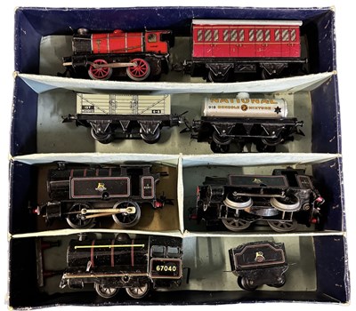 Lot 562 - HORNBY; an O gauge Tank Goods Set, 'No. 40',...