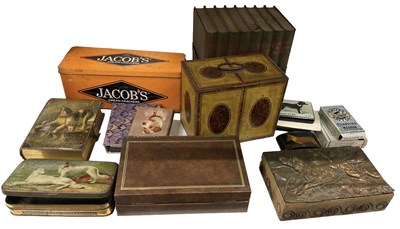 Lot 375 - A quantity of mixed collectors' items...