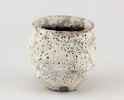 Lot 8 - AKI MORIUCHI (born 1947); a stoneware cup with...