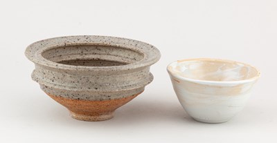 Lot 536 - ROBIN WELCH (1936-2019); a small stoneware...