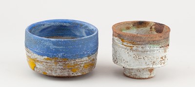 Lot 533 - ROBIN WELCH (1936-2019); a small stoneware...