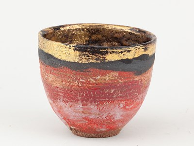 Lot 537 - ROBIN WELCH (1936-2019); a small stoneware...