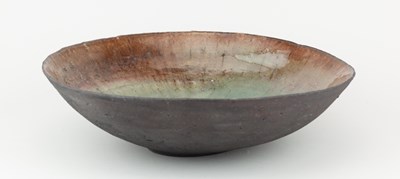 Lot 393 - MARGARET CURTIS (born 1955); a large stoneware...