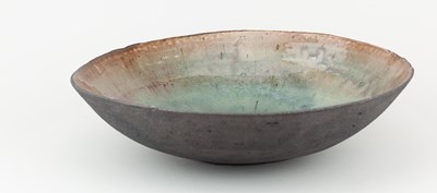Lot 393 - MARGARET CURTIS (born 1955); a large stoneware...