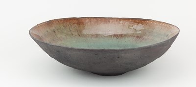 Lot 393 - MARGARET CURTIS (born 1955); a large stoneware...