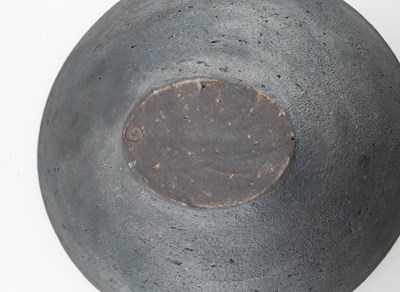 Lot 393 - MARGARET CURTIS (born 1955); a large stoneware...