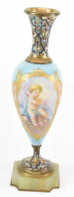 Lot 624 - An early 20th century porcelain vase, with...