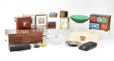 Lot 412 - A collectors' lot to include jewellery boxes,...