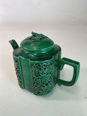 Lot 131 - A Chinese green glazed reticulated teapot with...