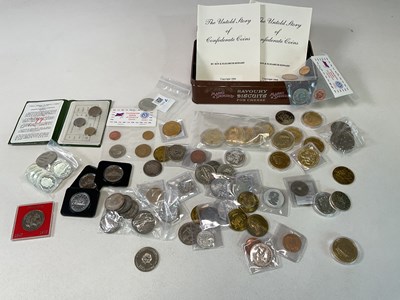 Lot 517 - A large collection of commemorative coins...