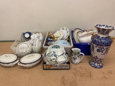 Lot 289 - A large quantity of ceramic items including...