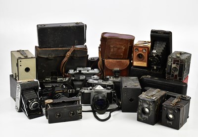 Lot 516 - A collection of cameras, comprising folding,...