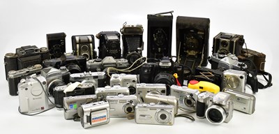 Lot 521 - A collection of film and digital cameras, to...