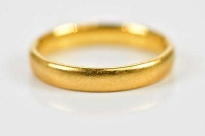 Lot 164 - An 18ct yellow gold wedding band, size K,...