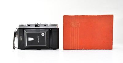 Lot 622 - A Zeiss Ikon Ikonta camera, in original box.