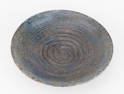 Lot 139 - DEREK DAVIS (1926-2008); a shallow stoneware...