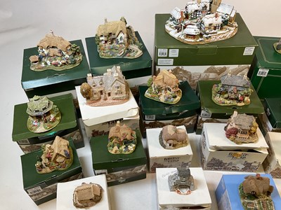 Lot 91 - A group of boxed Lilliput Lane houses to...