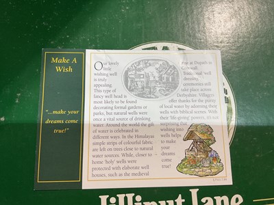 Lot 91 - A group of boxed Lilliput Lane houses to...