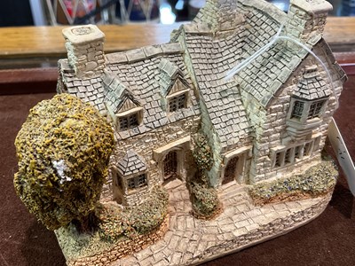 Lot 91 - A group of boxed Lilliput Lane houses to...