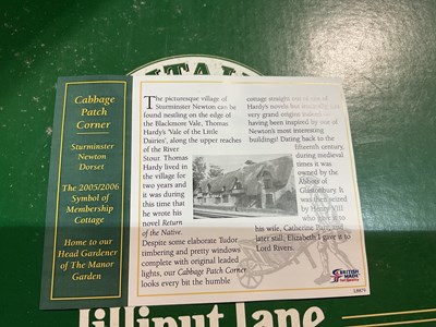 Lot 91 - A group of boxed Lilliput Lane houses to...