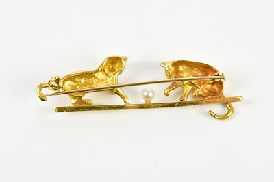 Lot 349 - HARRIET GLEN; an 18ct gold brooch modelled as...