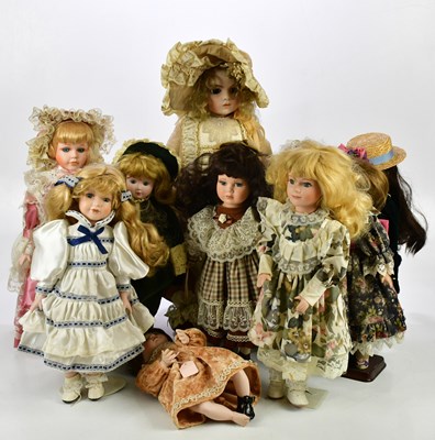 Lot 86 - A collection of vintage and modern dolls...