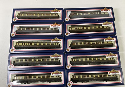 Lot 250 - BACHMANN; Ten Great Western coaches comprising...