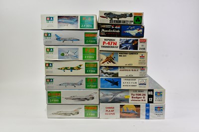 Lot 170 - A collection of fifteen model aircraft kits...