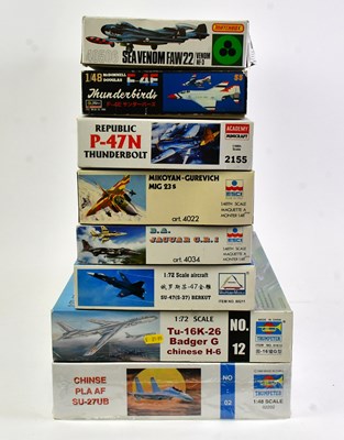 Lot 170 - A collection of fifteen model aircraft kits...