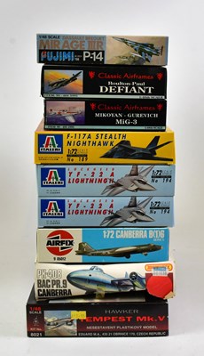 Lot 147 - A large collection of model aircraft kits,...