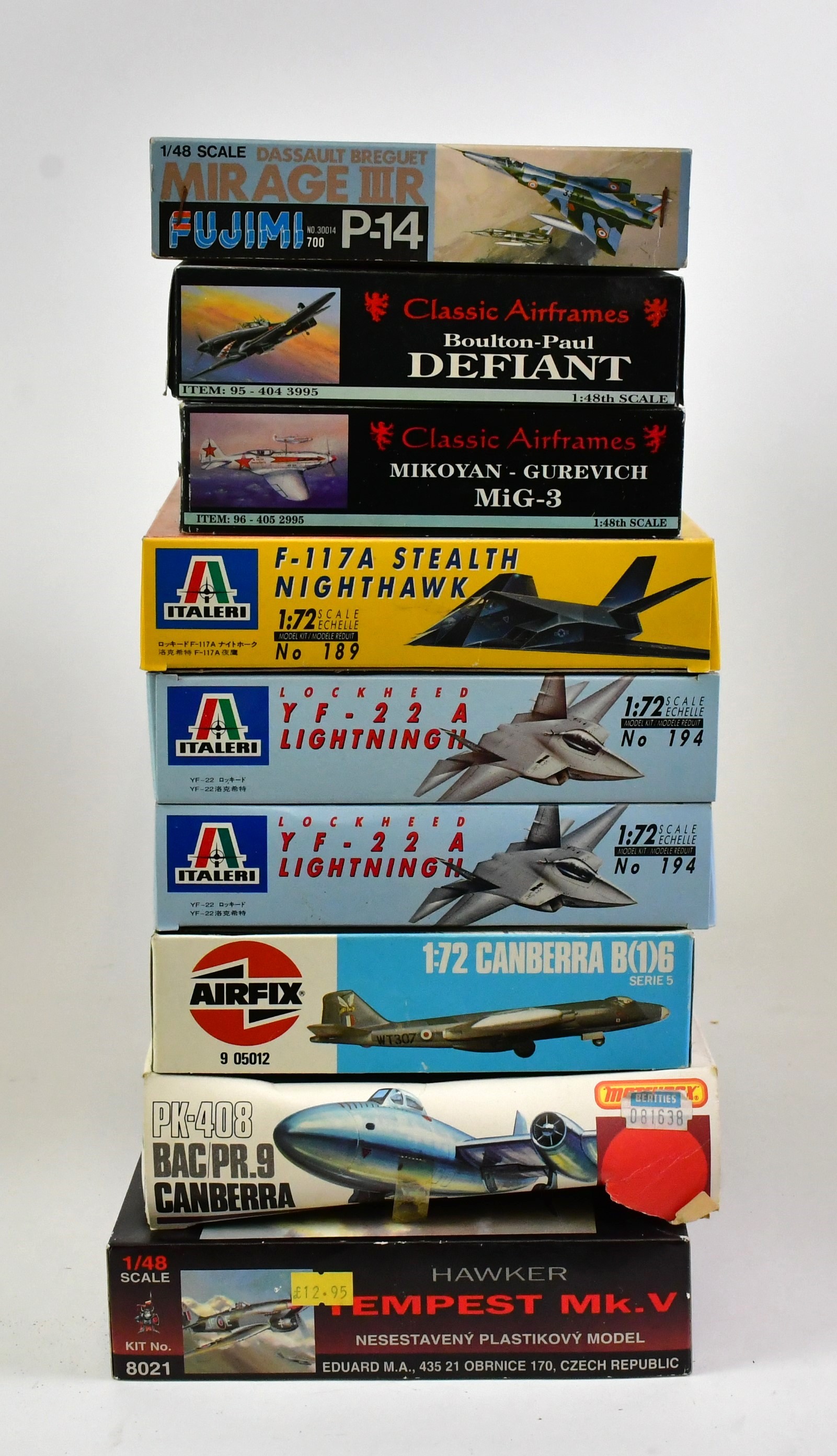 Lot 147 - A large collection of model aircraft kits,