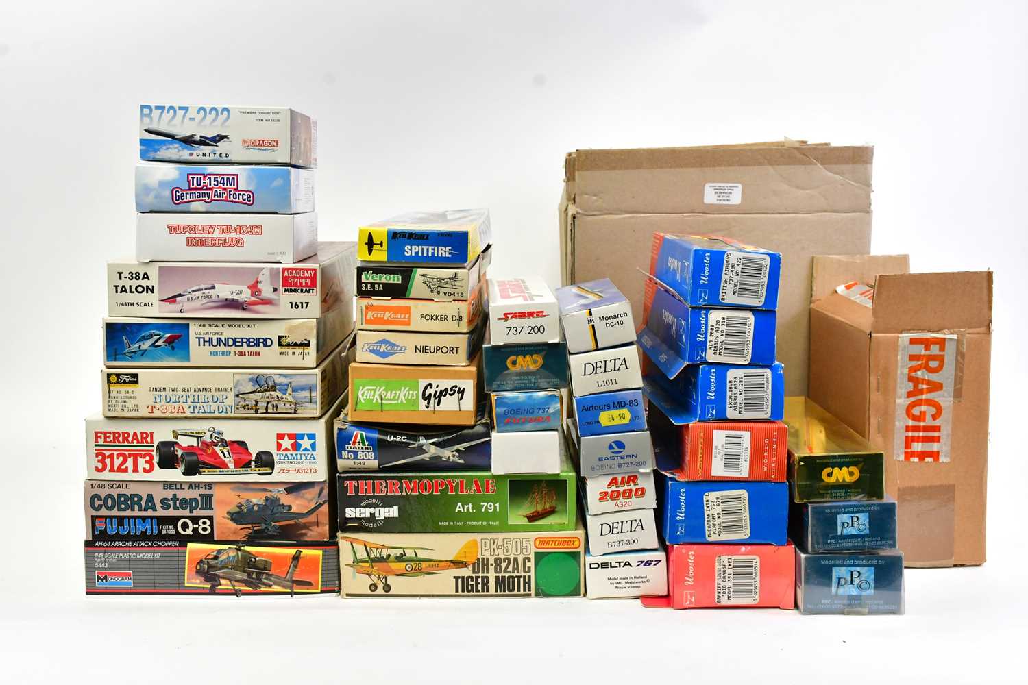 Lot 148 - A large collection of model aircraft kits,