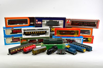 Lot 351 - A collection of locomotives and carriages,...