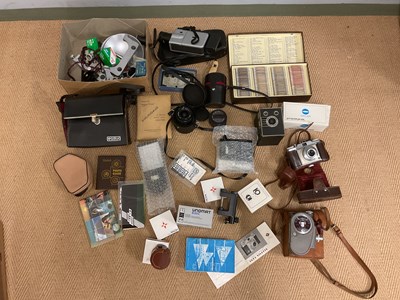 Lot 261 - A quantity of cameras, lenses and other...