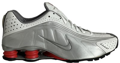 Lot 70 - NIKE; a pair of Shox R4 metallic silver/cool...