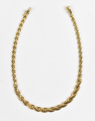 Lot 725 - A 9ct yellow gold necklace, length approx 30cm,...