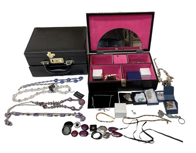 Lot 862 - A quantity of silver and costume jewellery...