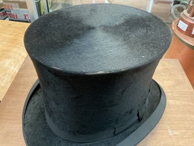 Lot 1685 - CARLTON & CO, LONDON; a gentleman's top hat.