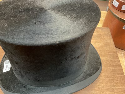 Lot 1685 - CARLTON & CO, LONDON; a gentleman's top hat.