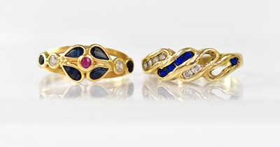 Lot 891 - A 15ct gold blue and white stone cluster ring,...