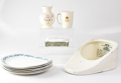 Lot 312 - A quantity of dinner ware to include a Masons...