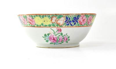 Lot 216 - A Canton bowl decorated with floral band and...
