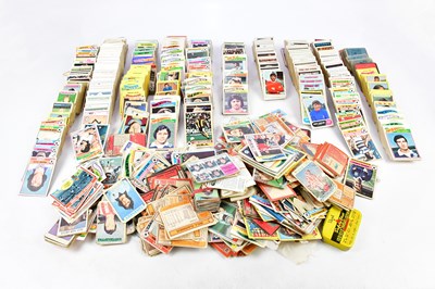 Lot 1067 - A large collection of vintage Topps chewing...