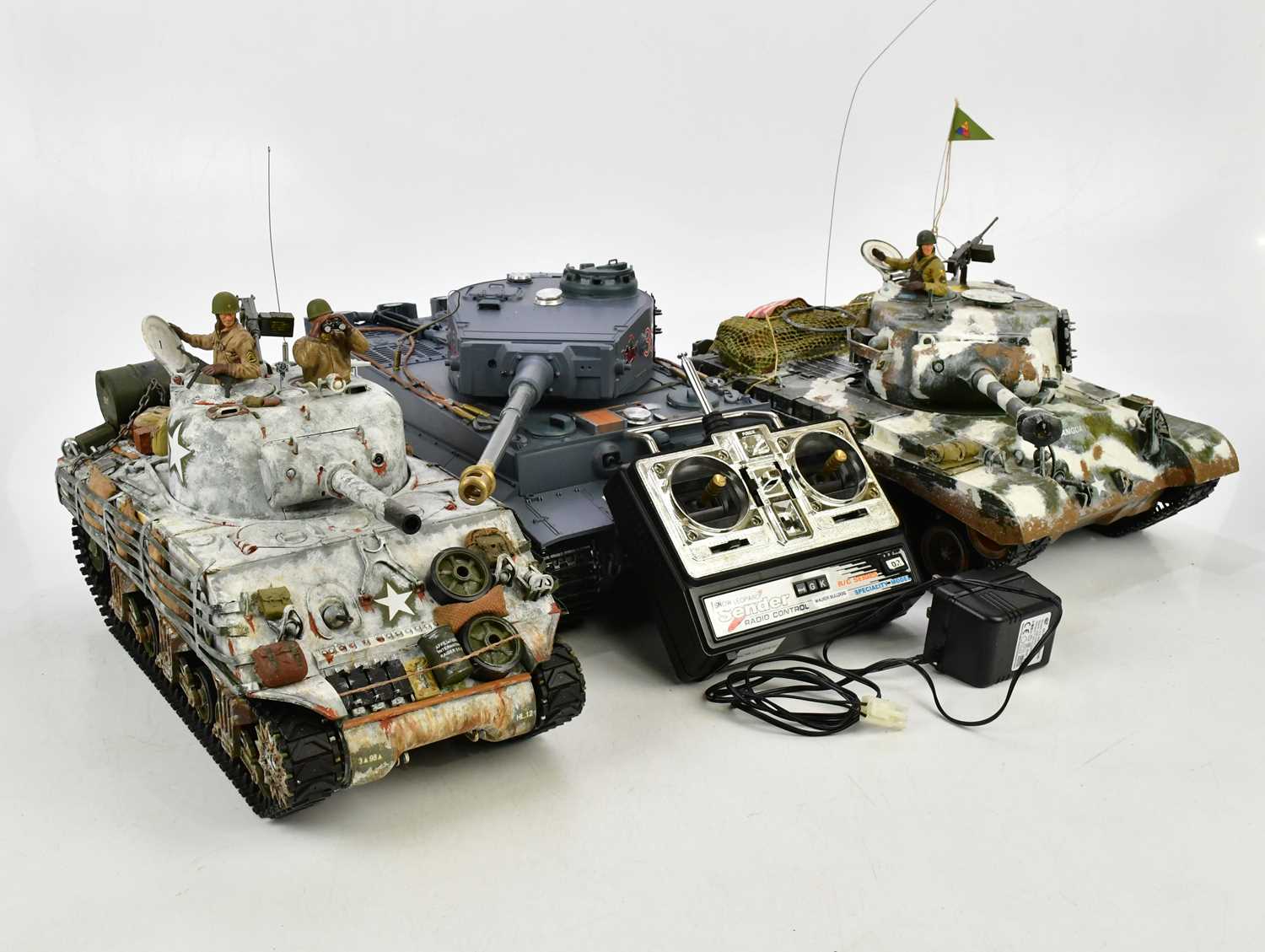 Cars Tank Rado Lot 222 - Three radio controlled tanks, two lacking