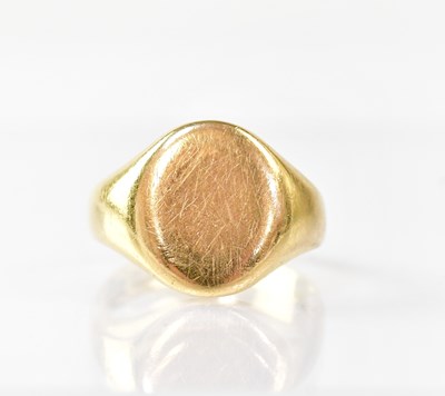 Lot 860 - A 9ct gold signet ring, size L, approx. 7g.