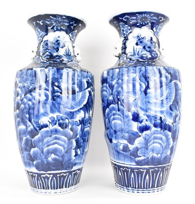 Lot 210 - A pair of large Chinese blue and white flared...