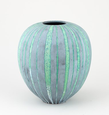 Lot 471 - PETER BEARD (born 1951); an ovoid stoneware...