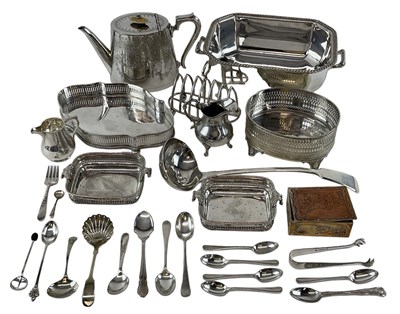 Lot 602 - A small quantity of silver plated items...