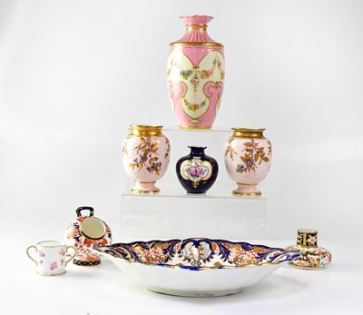 Lot 338 - A collection of Derby comprising a Crown Derby...